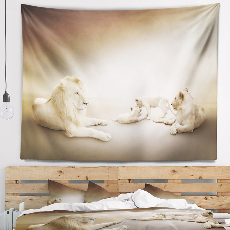 Tapisserie de la famille du lion blanc, H 78 po x l 92 po