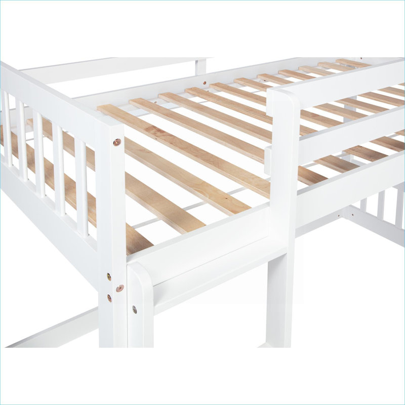 Lit superposé simple au-dessus d'un lit simple de style Playhouse de ton blanc, construction en pin massif avec rampe d'escalade et garde-corps de sécurité