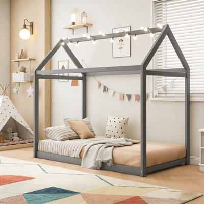 Lit simple en bois