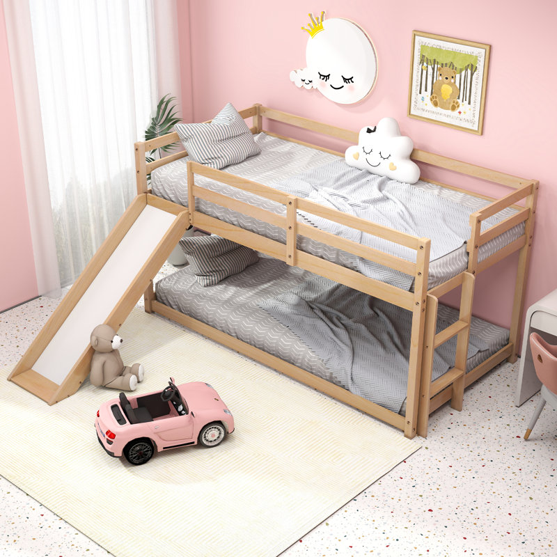 Lit superposé bas avec glissade, lit mezzanine avec échelle d'escalade, cadre de lit superposé simple en bois avec garde-corps complets et espace de rangement pour les tout-petits