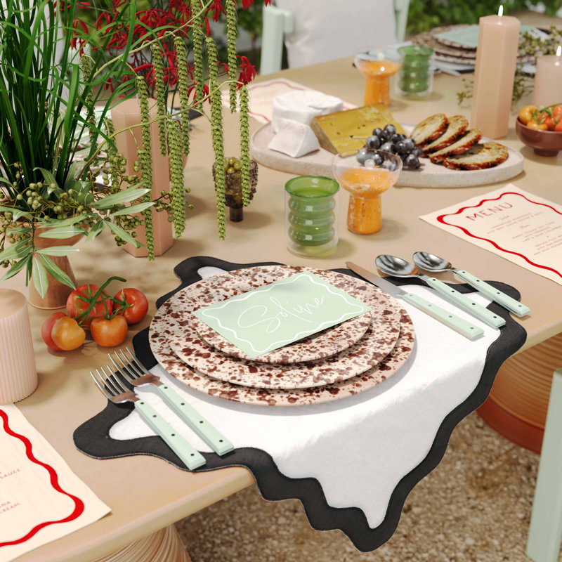 Scalloped Edge Rust and Orange Cotton Placemat - Set of 4, Black/White