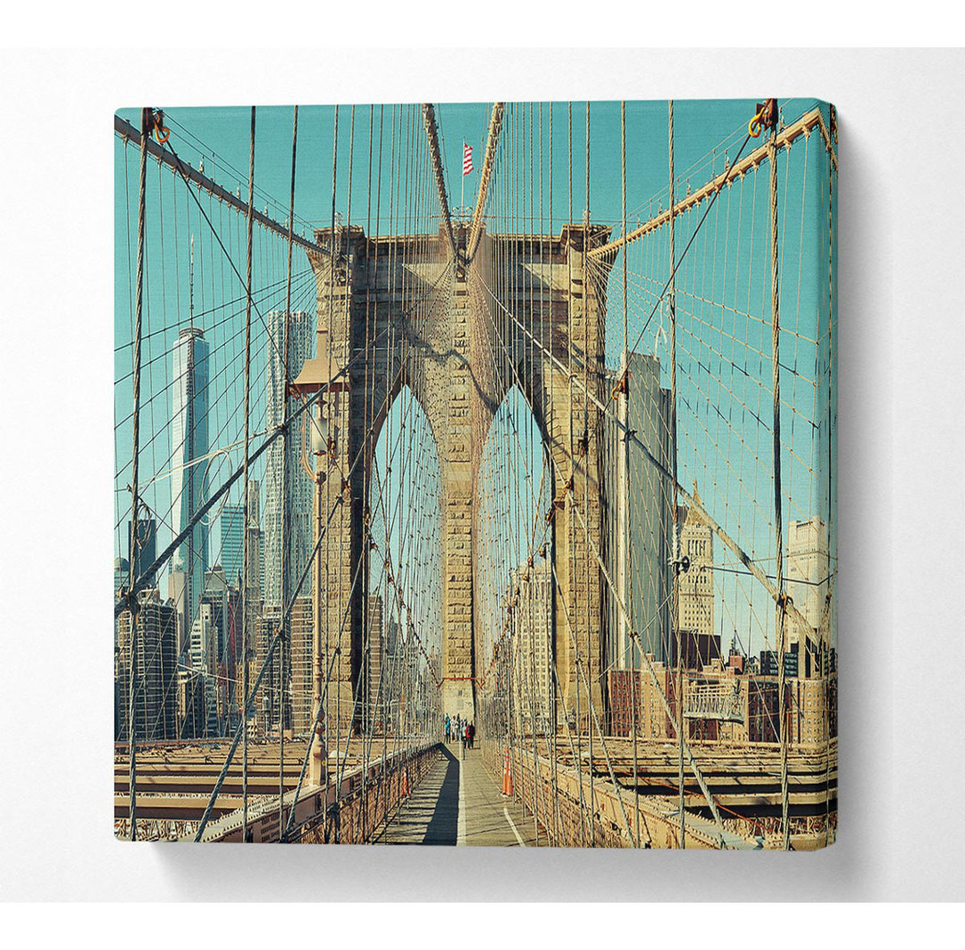 Walking Through The Brooklyn Bridge - Leinwanddrucke auf Leinwand