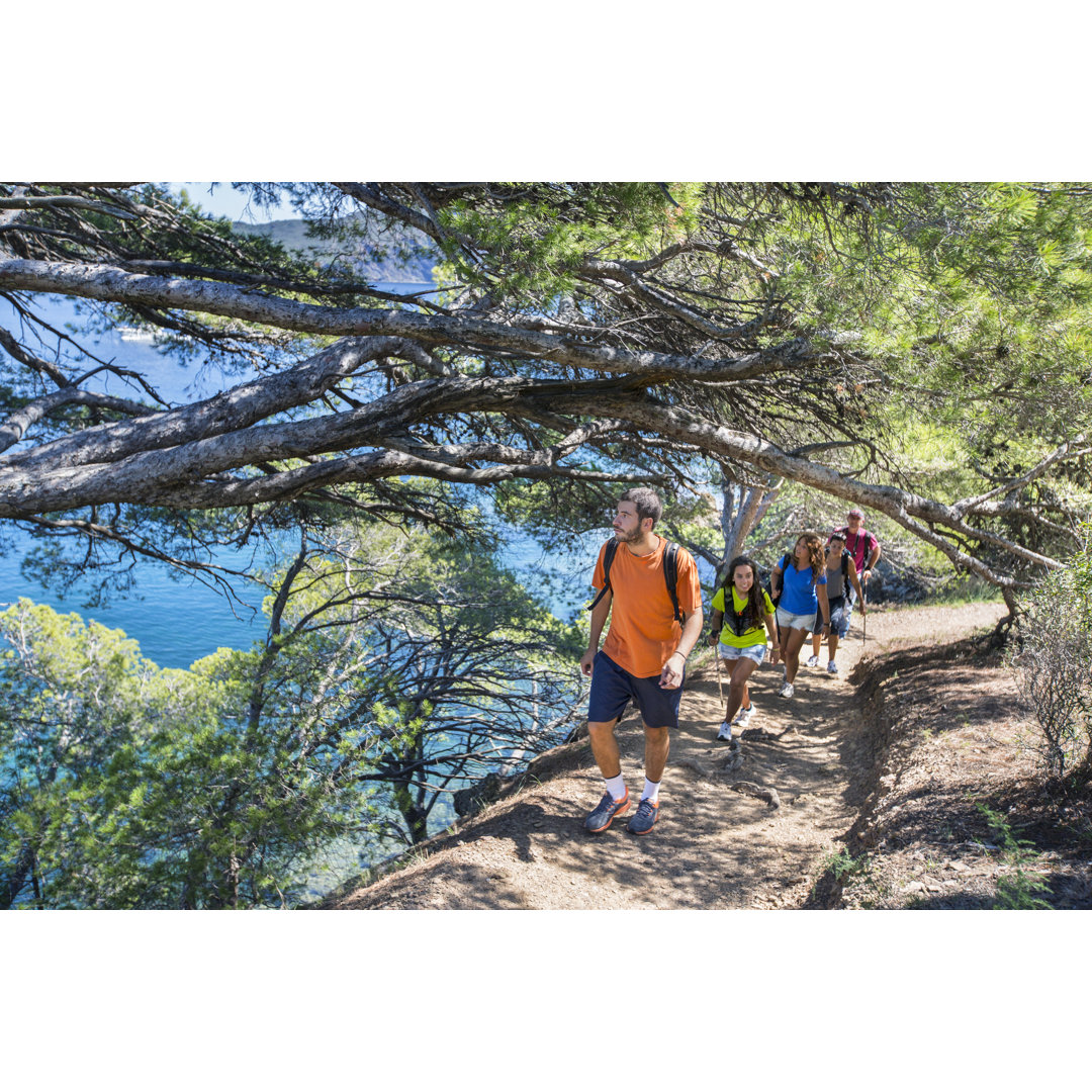 Trekking On Holidays von Xavierarnau - Kunstdrucke ohne Rahmen auf Leinwand