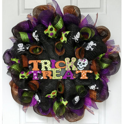 Halloween Wreath Trick or Treat with Skull