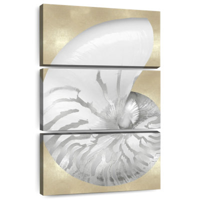 Silver pearl shell on gold i Aletra