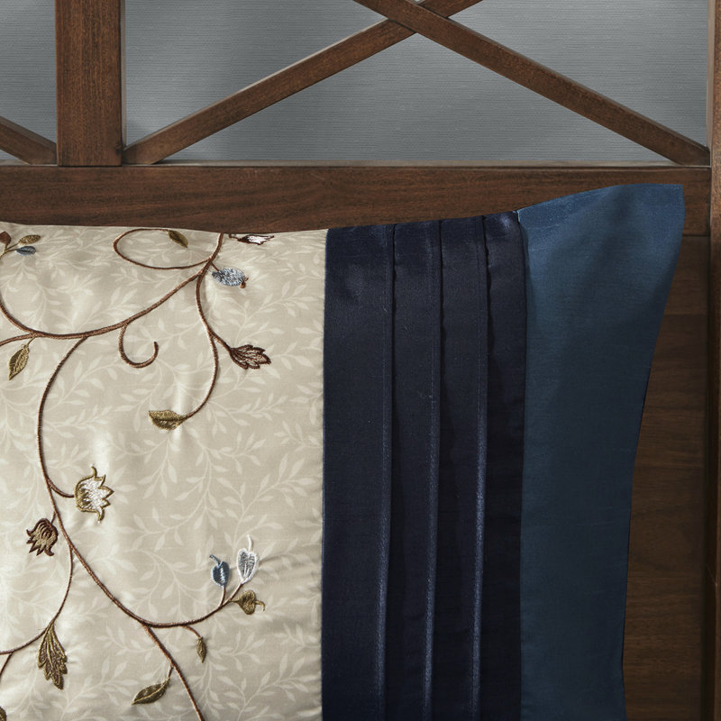 2709261866 Comforter