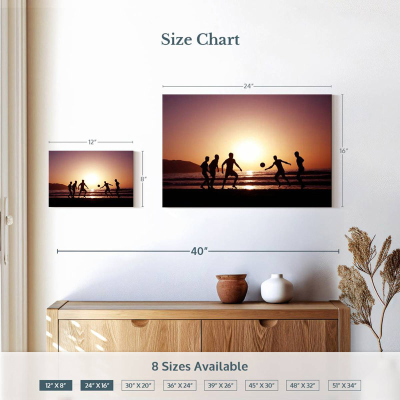 Silhouette de soccer sur la plage Sireci, H 16 po x l 24 po