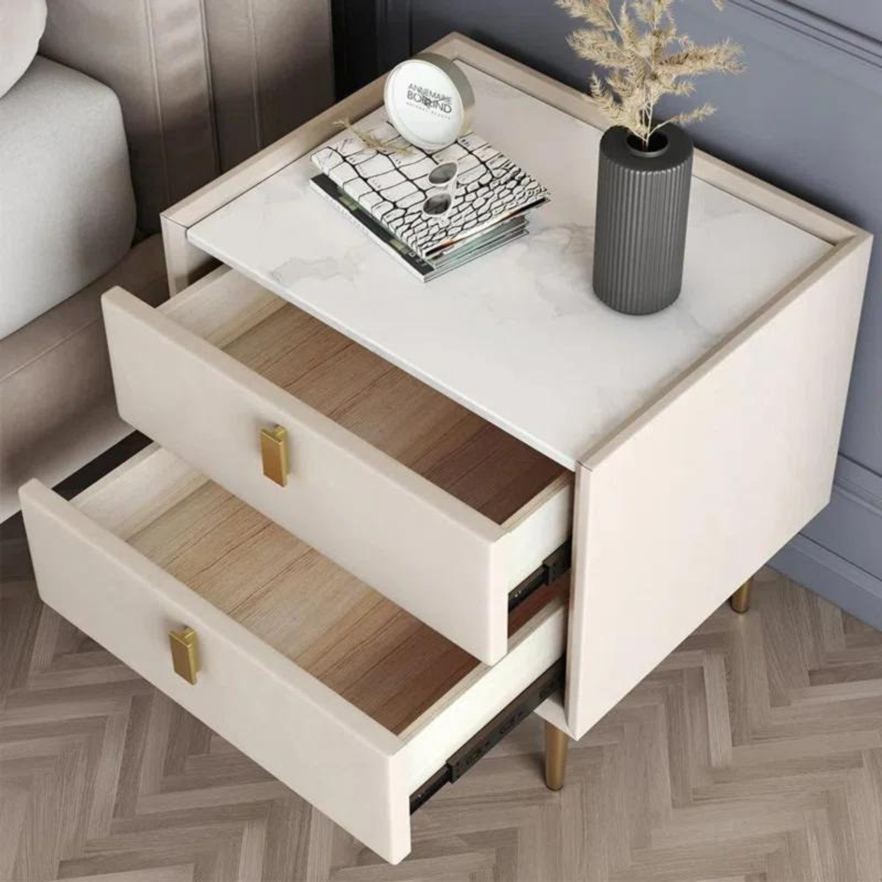 Table de chevet moderne en similicuir 2 tiroirs avec pieds en métal doré