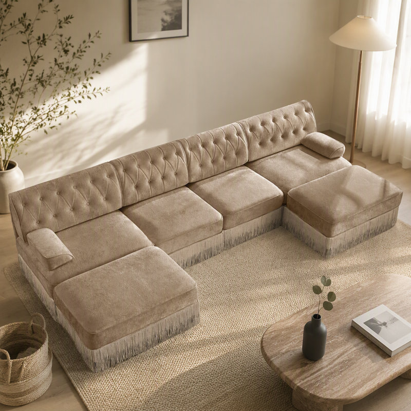 Canapé modulaire 4 places avec 2 repose-pieds, jupe à pampilles, conception capitonnée, mousse haute densité, base ergonomique en bois de qualité supérieure, brun clair