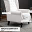 Siège élégant, blanc crème, rehaussant le décor de la pièce, fauteuil blanc crème avec capitonnage profond, pieds, pour la maison