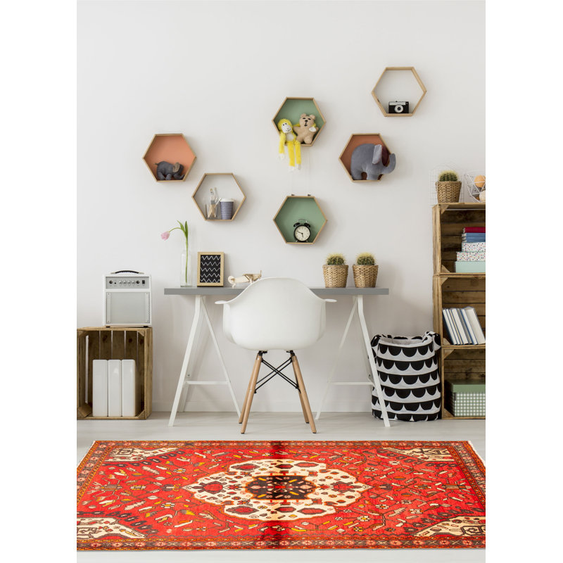 Tapis rouge Anadol 4 pi 4 po x 6 pi 3 po