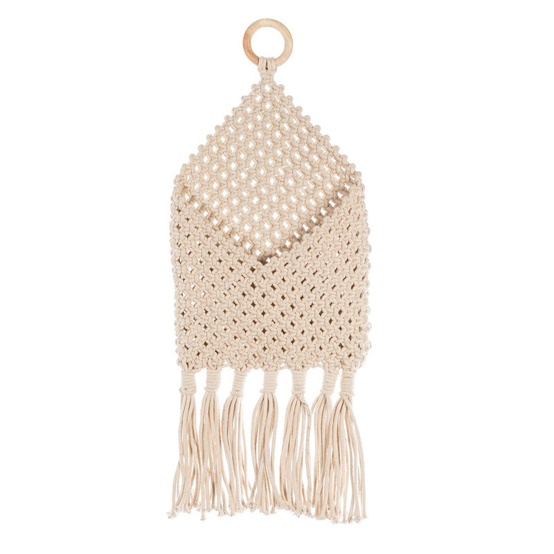 Enveloppe en coton avec pampille suspendue en macramé