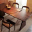 Table de salle à manger naturelle en bois massif-108918813