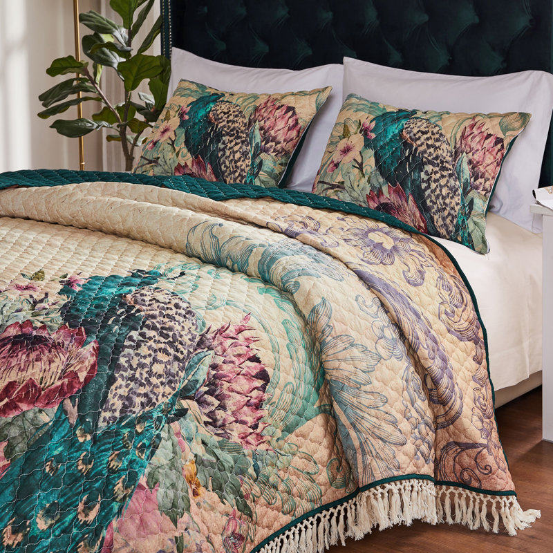 Full Black Microfiber Reversible Quilt Set with Graphic Detail