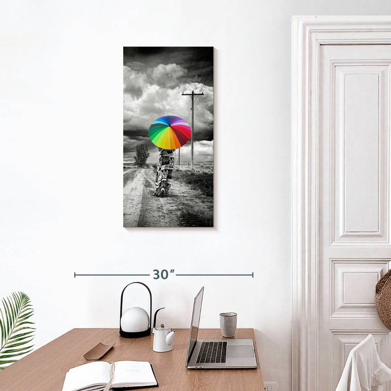 Femme au parapluie, H 30 po x l 15 po