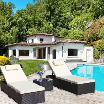 Ensemble de 3 pièces pour terrasse : chaise longue, fauteuil avec coussins, table basse en verre. Dossier et pieds réglables. Parfait pour profiter du plein air. Beige. Couleur : vert d'eau. Assemblage requis. Mobilier de jardin/piscine.