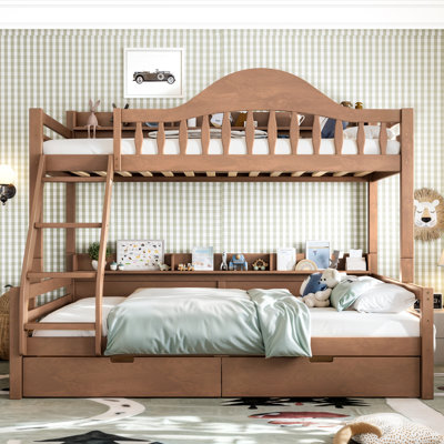 Lit simple superposé au dessus d'un lit double avec tiroirs de rangement, structure en bois massif, garde-corps courbé et tablettes, aucun sommier nécessaire, naturel profond