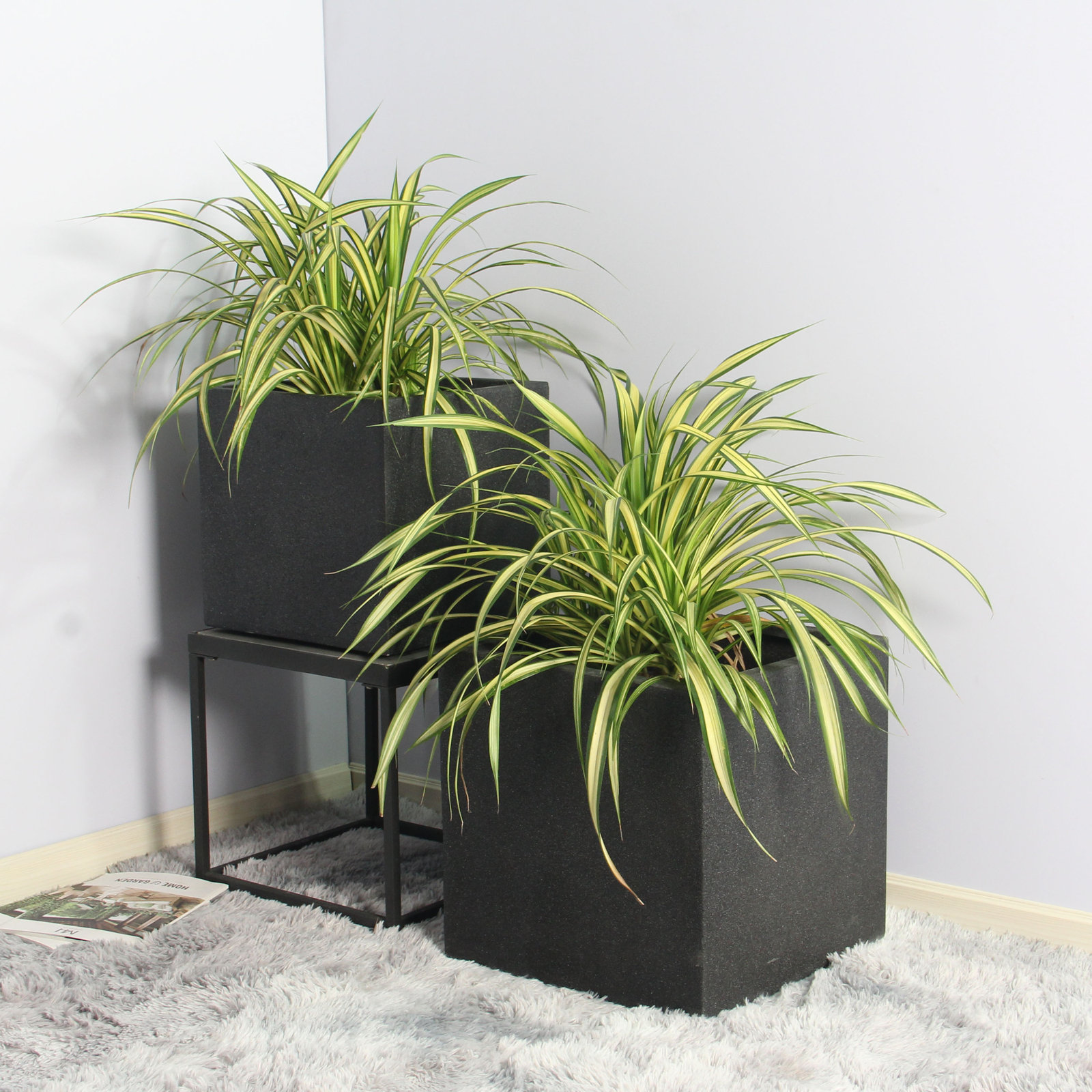 Mariano 17" Planter Box, Black
