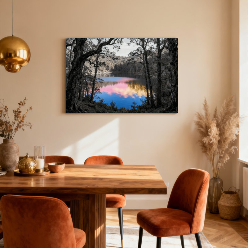 Ensemble de 1 tableau sur toile tendue représentant un paysage forestier et un reflet coloré sur un lac, H 20 po x l 30 po