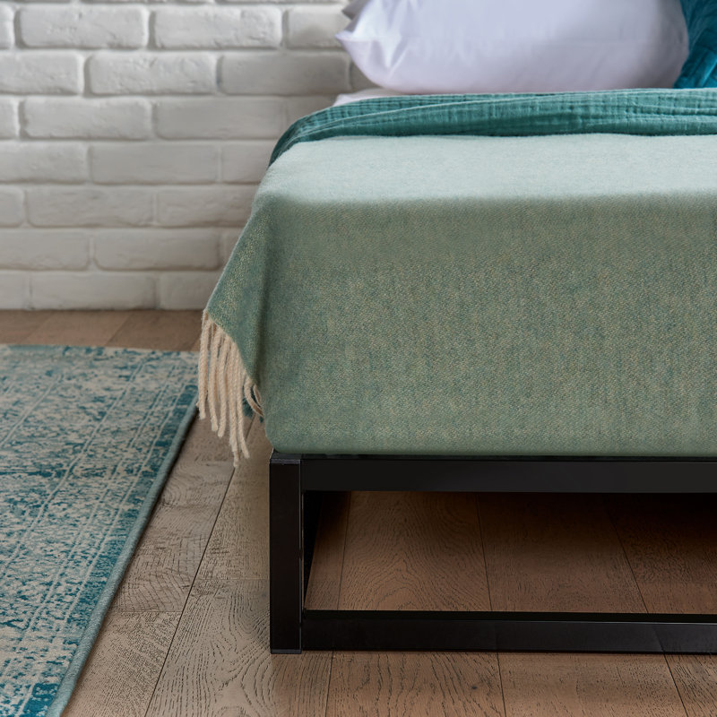 Carliee Metal Bed, Double (4'6)