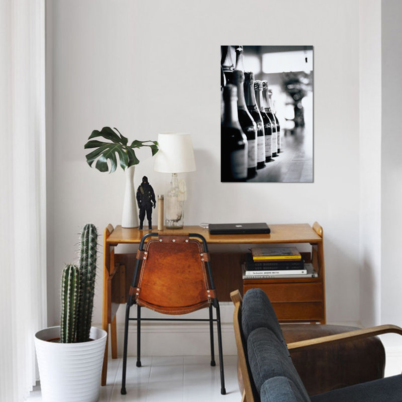 «A Row Of Champagne Bottles» par Walter Bibikow, reproduction sur toile tendue, H 18 po x l 12 po x P 1,5 po, Pas de tapis