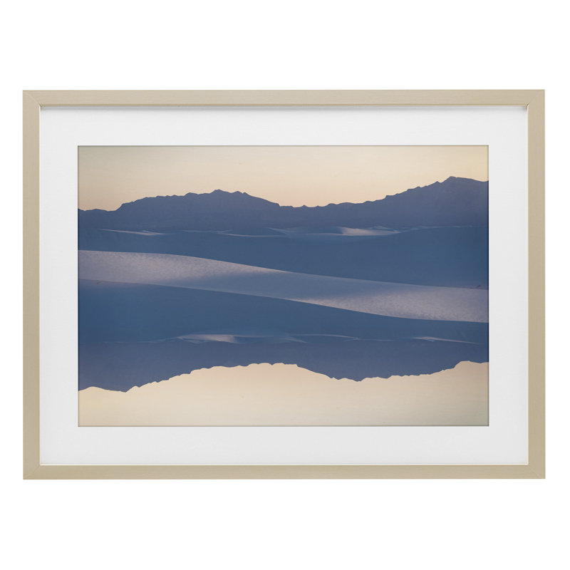 «Subtle Mountain Silhouette», reproduction encadrée sous verre, conception de Robin Vandenabeele, H 17 po x l 23 po