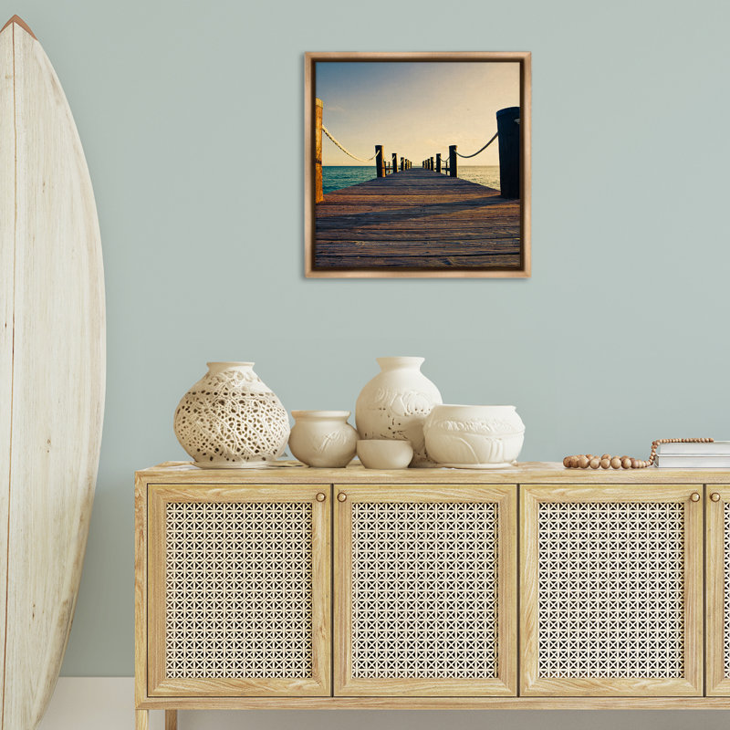 "Coastal Beach Dock", art mural sur toile flottante par Susan Bryant, Cadre flottant orme Montalcino, H 25 po x l 25 po
