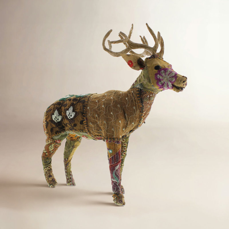 Cerf de forêt debout