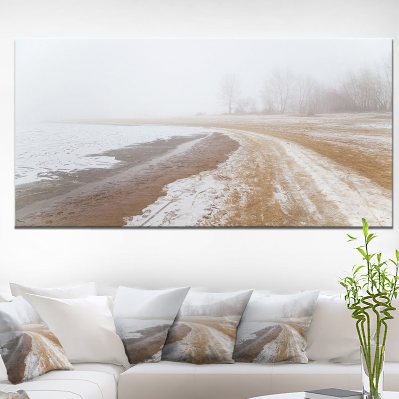 «Sandy Beach in the Winter Fog», reproduction de photo sur toile tendue, H 12 po x l 20 po