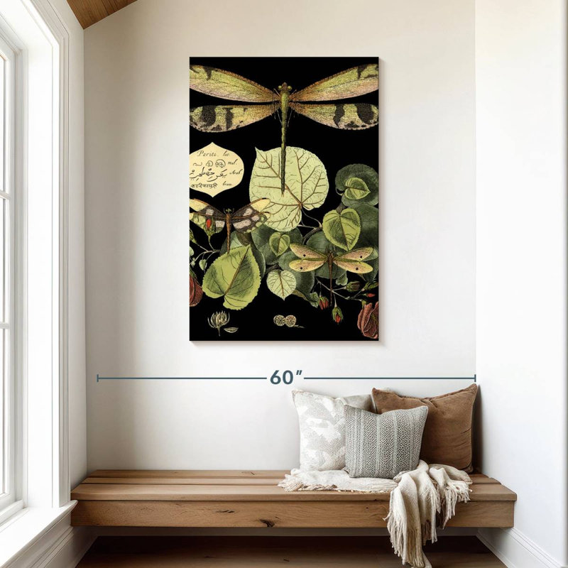Libellule fantaisiste Keiri sur fond noir II, H 45 po x l 30 po