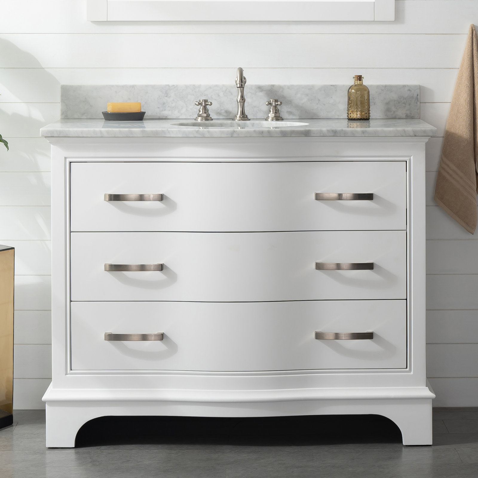 Goleta 42" Pine Single Bathroom Vanity, White/Brushed nickel