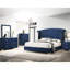 4 chambres à coucher pour très grand lit, bleu pacifique, tête de lit à oreilles, capitonnage à boutons, garniture cloutée, commode, miroir et table de chevet pour un charmant espace de couchage bleu avec lit, ensemble décoratif luxueux-135476027-135476029-135476031