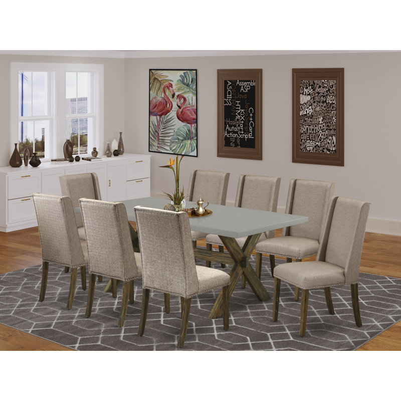 Cet ensemble de salle à manger 9 pièces comprend une table de salle à manger rectangulaire avec des pieds en X et 8 chaises Parson rembourrées en tissu kaki foncé, finition jacobine patinée