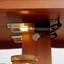 Vitrine, verre, tablettes réglables, porte vitrée 2 portes, porte vitrée avec portes trempées, armoire vitrée avec panneau arrière en miroir et éclairage