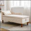 Chaise longue d'intérieur de style Chesterfield avec rangement, revêtement en velours moelleux, garniture cloutée et accoudoirs bouclés pour plus de confort et d'élégance.-653963764