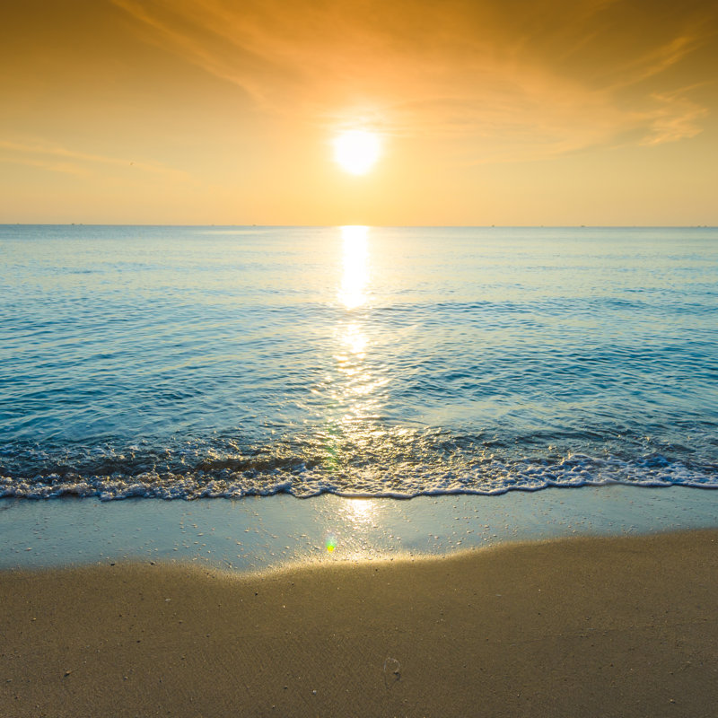 Magnifique coucher de soleil sur la mer tropicale par Primeimage, H 30 po x l 30 po
