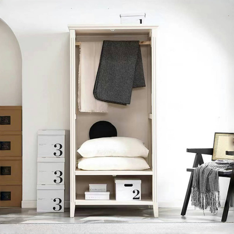 Garde-robe de style crème minimaliste français
