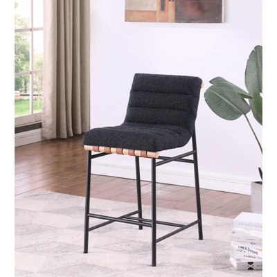 Chaise de luxe à hauteur de comptoir avec sangles en cuir cognac et assise en velours confortable avec base en métal noir