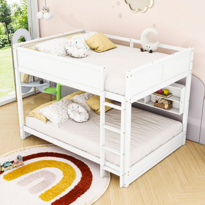 Grand lit superposé en bois avec tablettes, échelle, garde-corps et ports USB