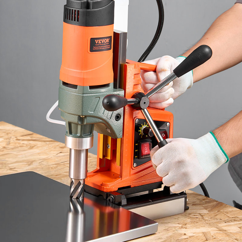 Perceuse magnétique, 1400 W, diamètre de perçage de 2 pouces, vitesse de 0 à 750 tr / min, sens réversible, perceuse magnétique à 6 forets, perceuse électrique pour le perfectionnement industriel et résidentiel