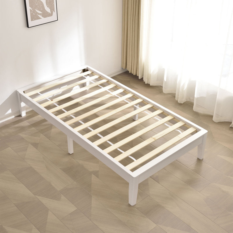 Base de lit plateforme en bois de pin massif Red Barrel Studio® Selena, Simple, Blanc