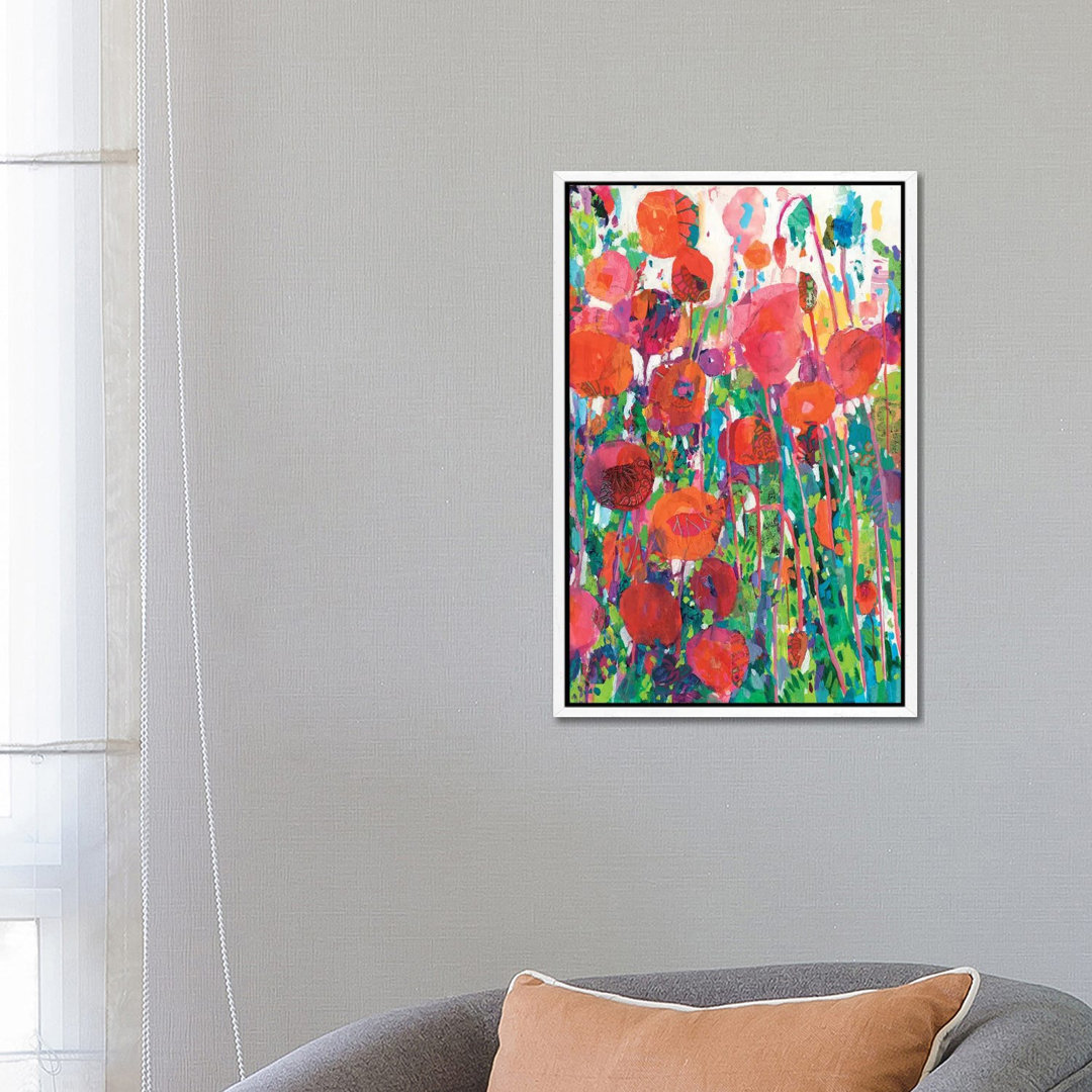 Vivid Poppy Collage II von Tara Funk Grim - Galerie-verpackte Leinwand Giclée auf Leinwand