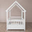 Lit simple en bois avec structure de toit de maison, garde-corps de clôture-28955806-28955807