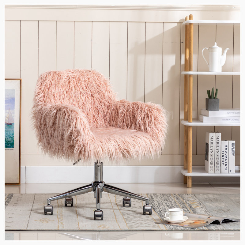Chaise de travail en fausse fourrure Ratchel, Rose