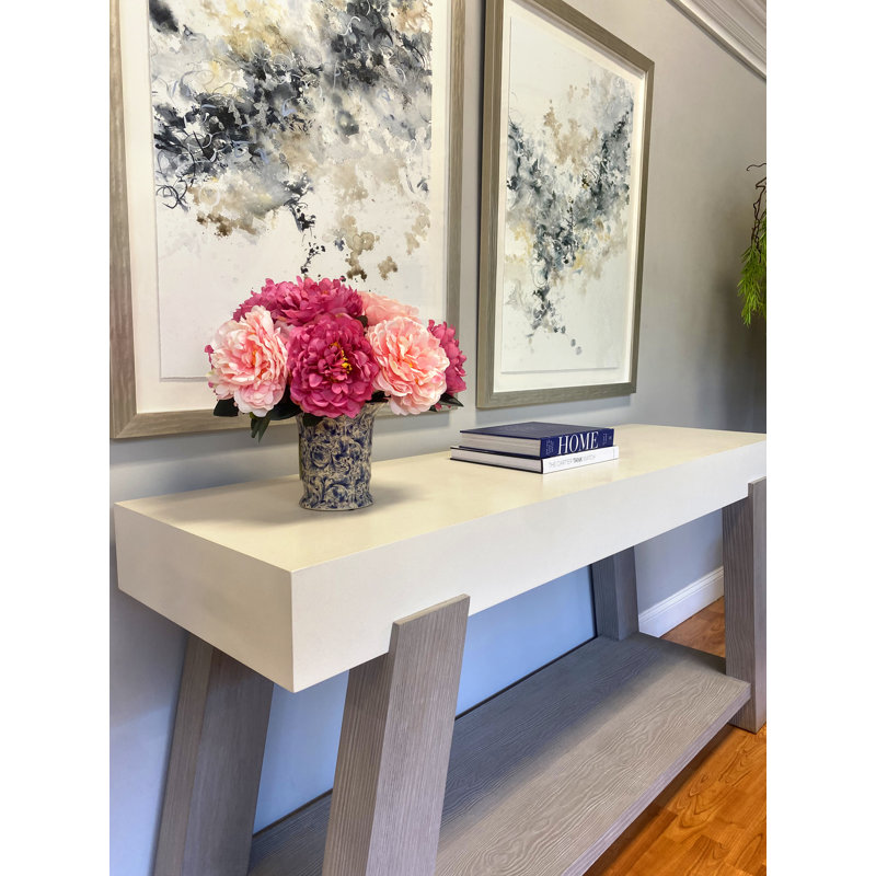 Pivoine disposée dans un vase en céramique