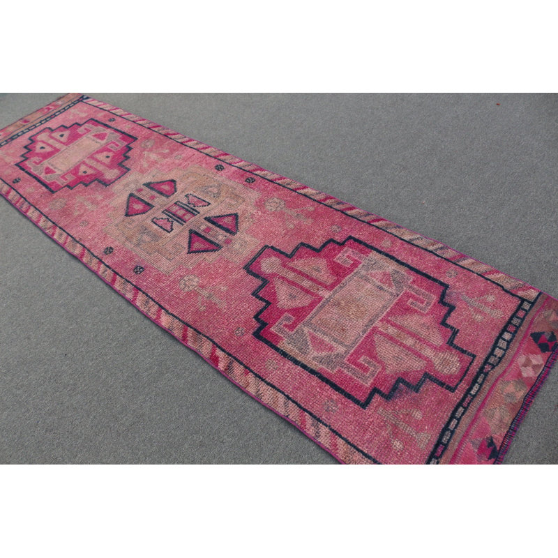 Tapis rose fait à la main de style turc rétro parfait pour ajouter une touche antique à votre couloir