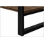 Table basse de style industriel-campagnard rectangulaire avec aspect bois récupéré et pieds en métal, parfaite pour les salons modernes