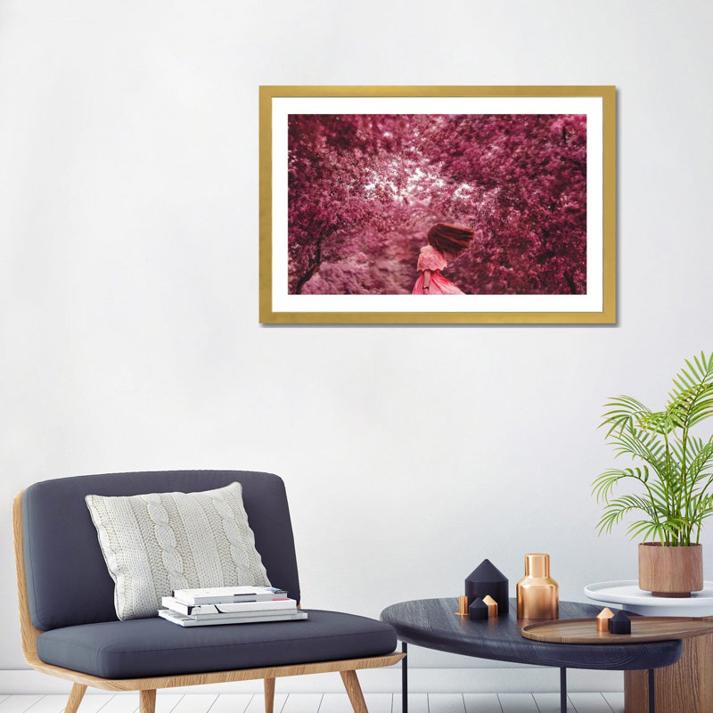 Reproduction de photo « the Blossom is everywhere » par Hobopeeba, Blanc, H 24 po x l 32 po x P 1 po, Papier encadré doré