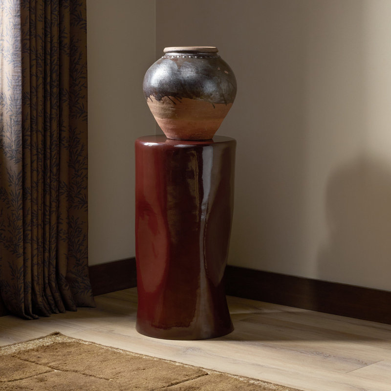 Manon Pedestal 28", 28"