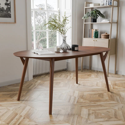 Table de salle à manger ovale en bois avec pieds inclinés en noyer